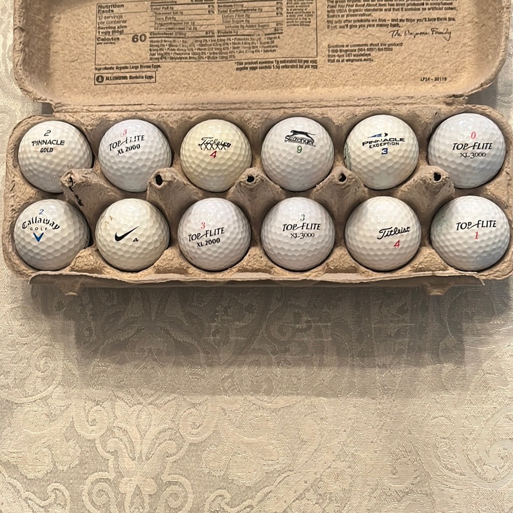 Golf Balls Assorted Nike Callaway Top Flite Titleist  1 Dozen. Good Condition